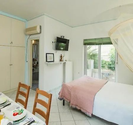 Irene, Lindos 10 Minutes, 4 Minutes Apartment *