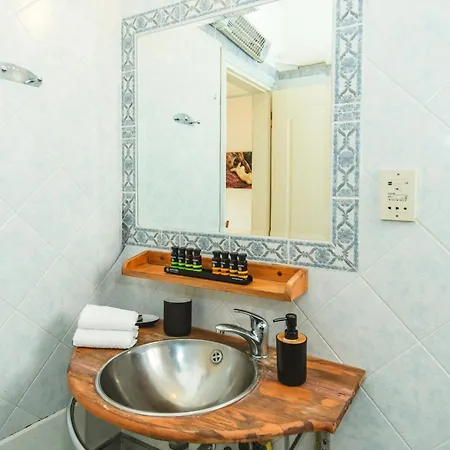 Irene, Lindos 10 Minutes, 4 Minutes *