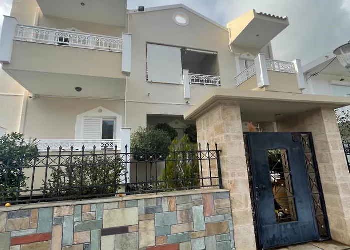 Irene, Lindos 10 Minutes, 4 Minutes * Vlicha (Rhodes)