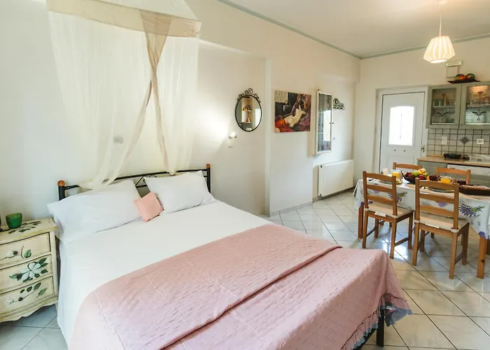 Irene, Lindos 10 Minutes, 4 Minutes Διαμέρισμα