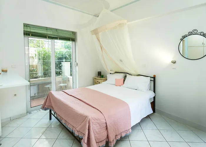 Irene, Lindos 10 Minutes, 4 Minutes *